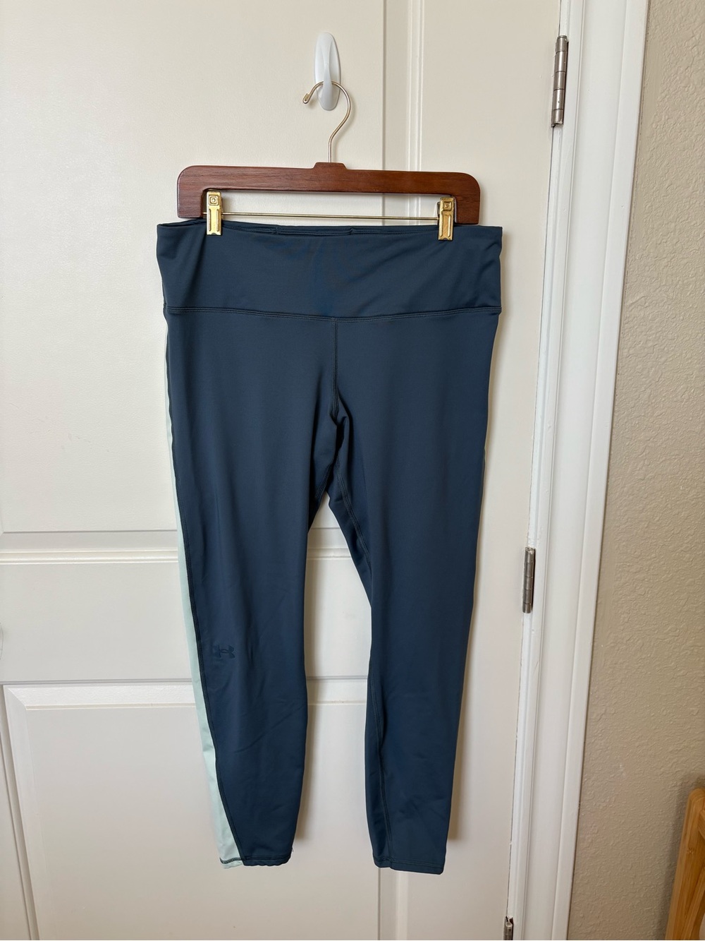 Under Armour XL Dark Teal with Mint Stripe Leggings